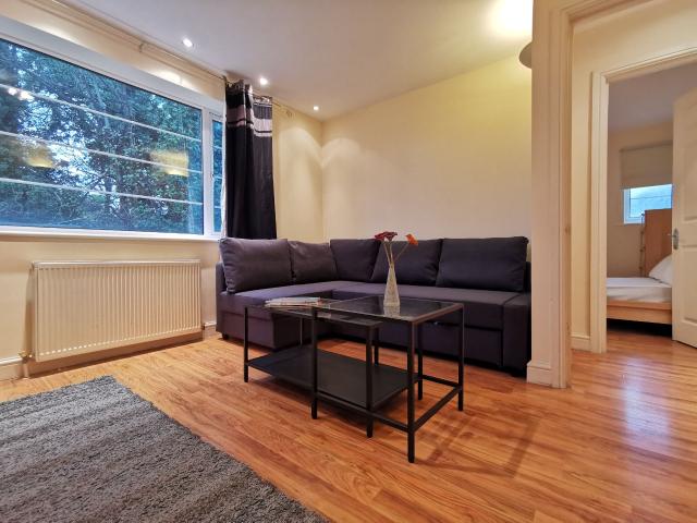 2 bedroom Flat / Apartment To Let in Wembley
