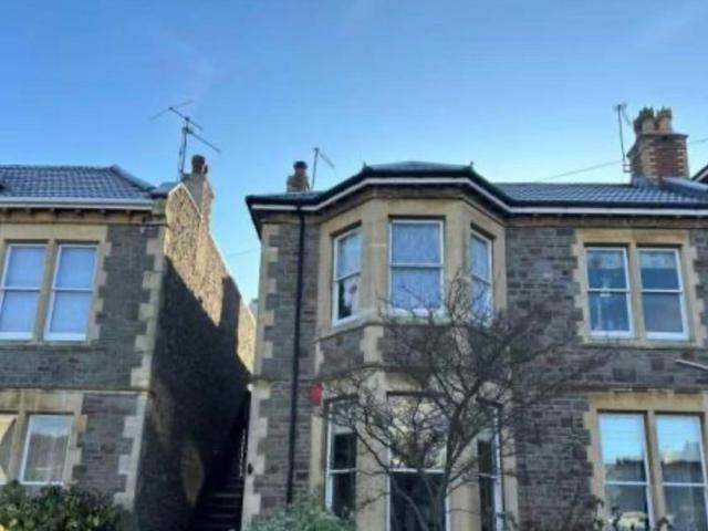 2 bedroom flat at Redland