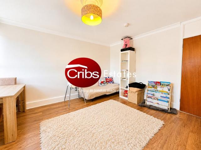 2 Bedroom Flat available to rent in SW19