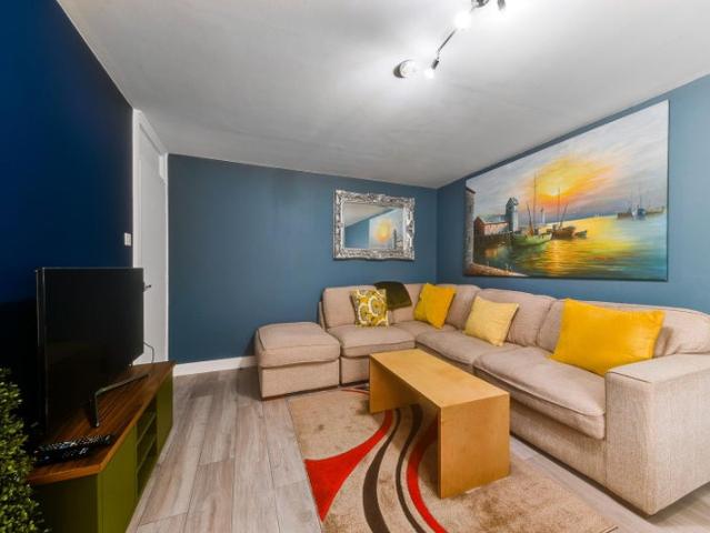 2 Bedroom Flat Barking Great Location