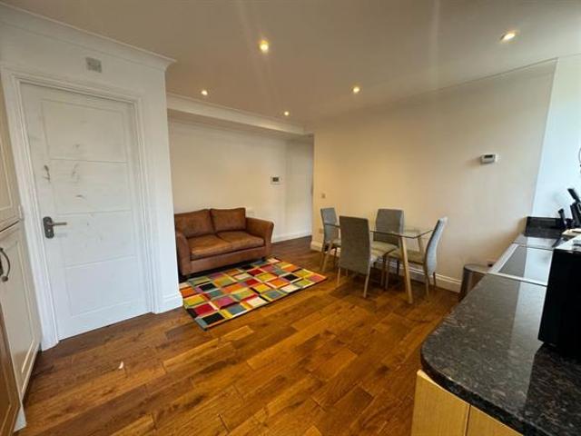 2 Bedroom: Flat: Bellfield Road, Hp13: £1,400 pcm | Chiltern Hills