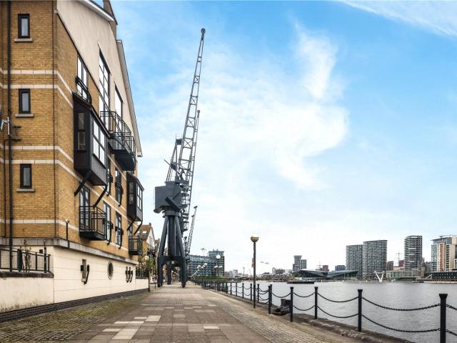 2 bedroom Flat Boleyn House, E16
