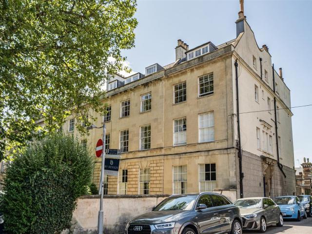 2 Bedroom Flat | Bristol, BS8 4HZ