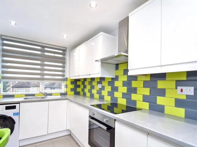 2 Bedroom Flat for Let in Wembley