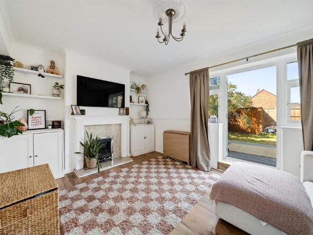 2 bedroom maisonette for sale