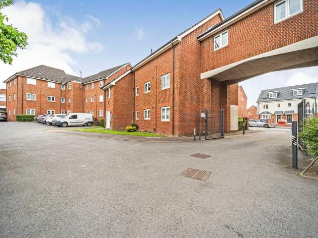2 bedroom flat for sale