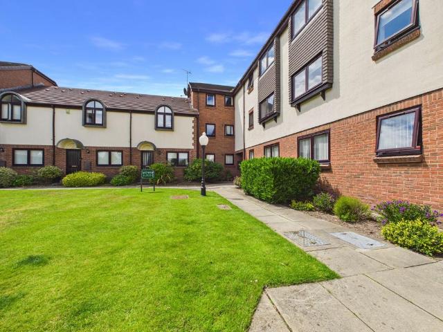 2 bedroom flat for sale