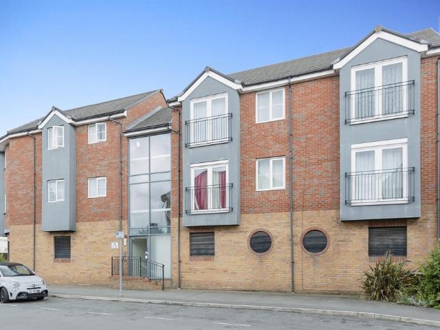 2 bedroom flat for sale