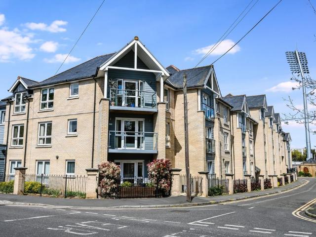 2 bedroom flat for sale