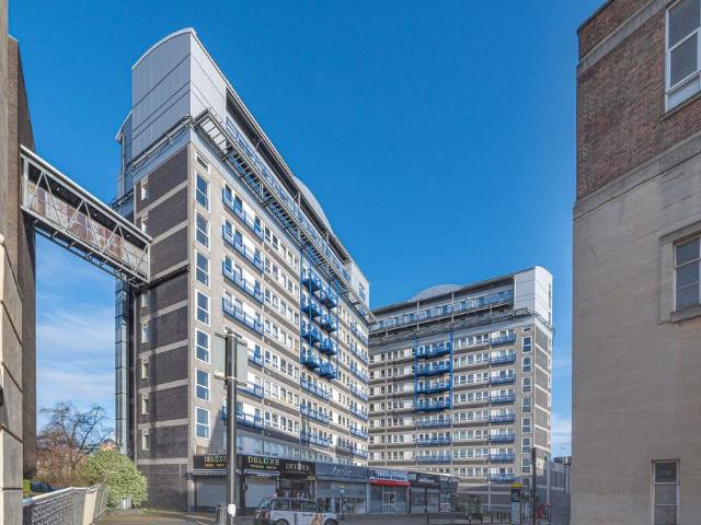 2 bedroom flat for sale