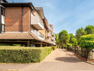2 bedroom flat for sale