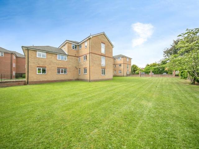 2 bedroom flat for sale