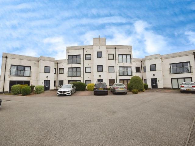 2 bedroom flat for sale