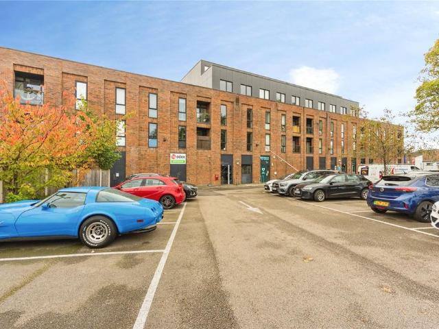2 bedroom flat for sale