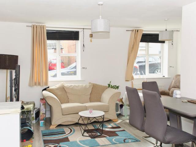 2 bedroom flat for sale