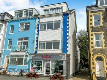 2 bedroom flat for sale