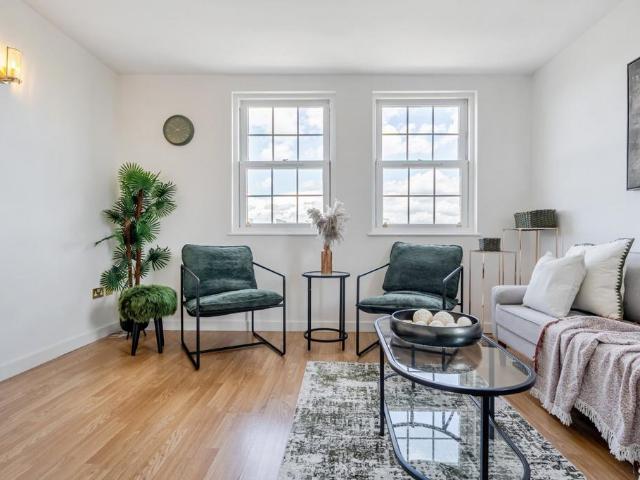 2 bedroom flat for sale