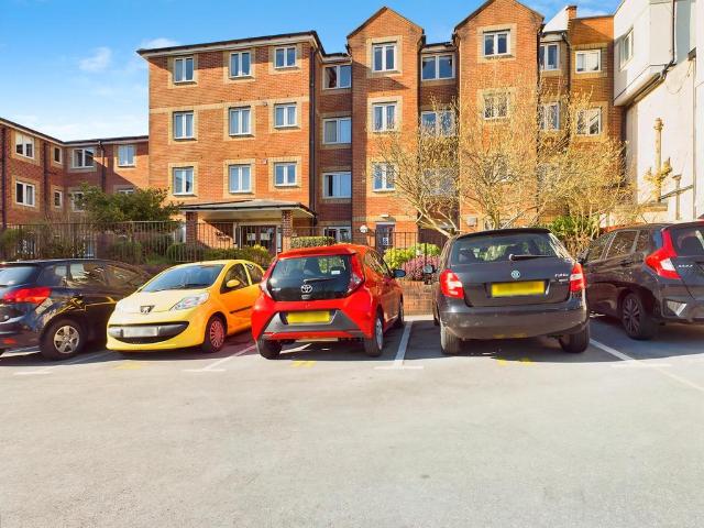 2 bedroom flat for sale