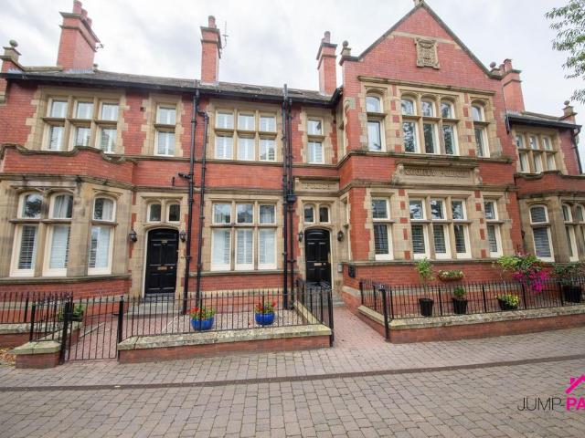 2 bedroom flat for sale