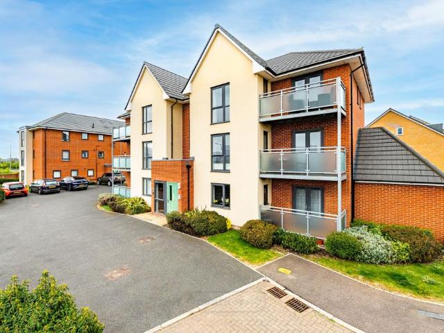 2 bedroom flat for sale
