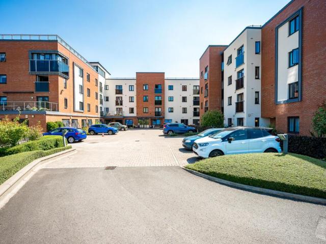 2 bedroom flat for sale