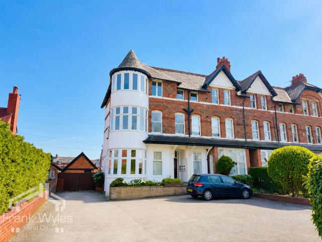 2 bedroom flat for sale