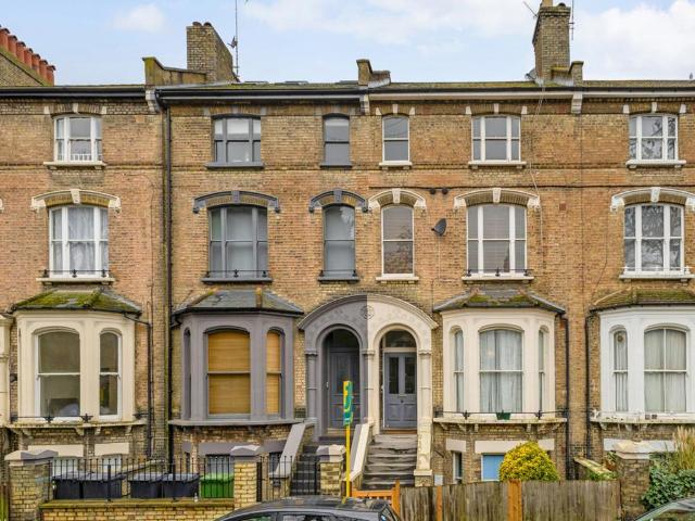2 bedroom flat for sale