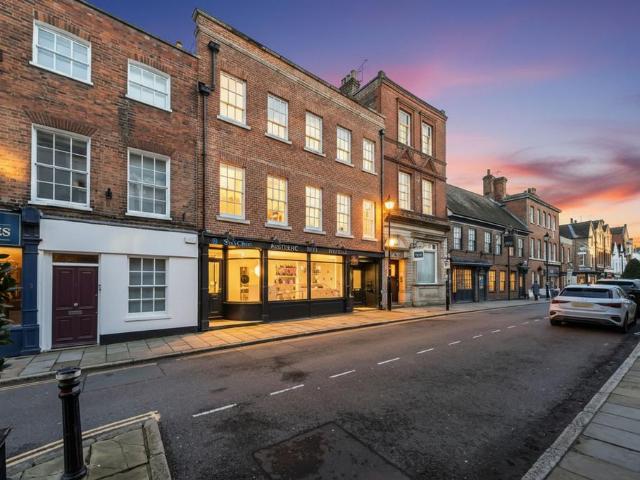2 bedroom flat for sale