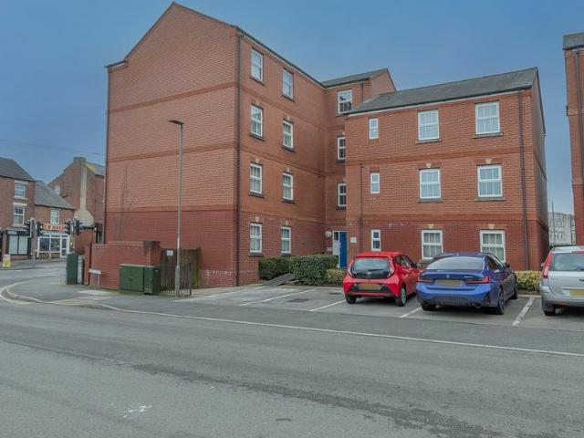 2 bedroom flat for sale