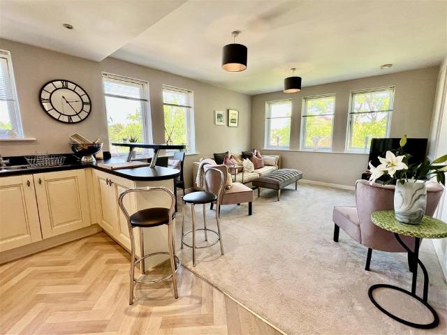 2 bedroom flat for sale
