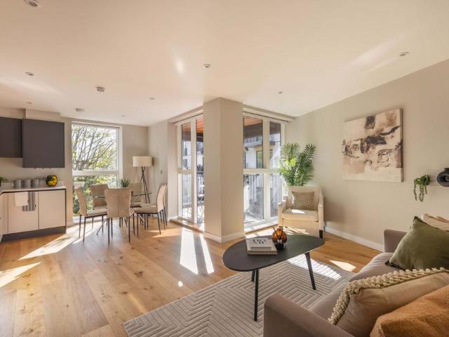2 bedroom flat for sale