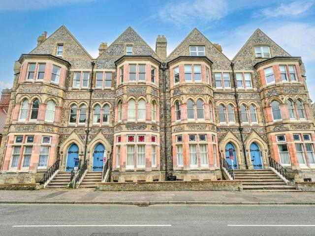2 bedroom flat for sale