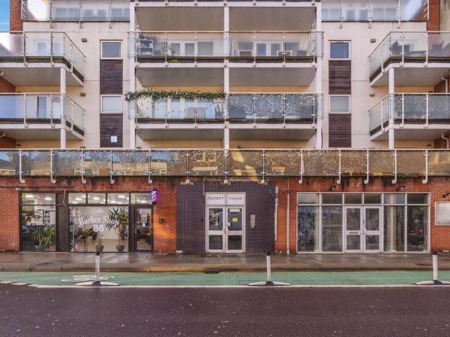 2 bedroom flat for sale