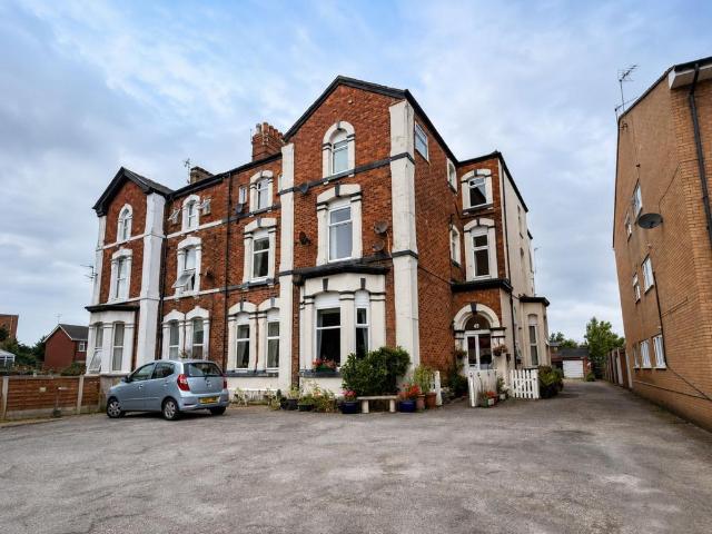 2 bedroom flat for sale