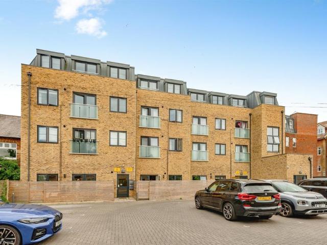 2 bedroom flat for sale
