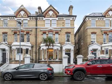 2 bedroom flat for sale