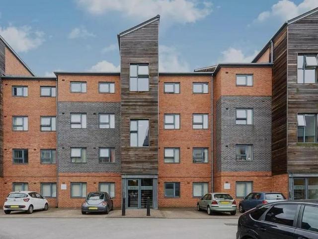 2 bedroom flat for sale