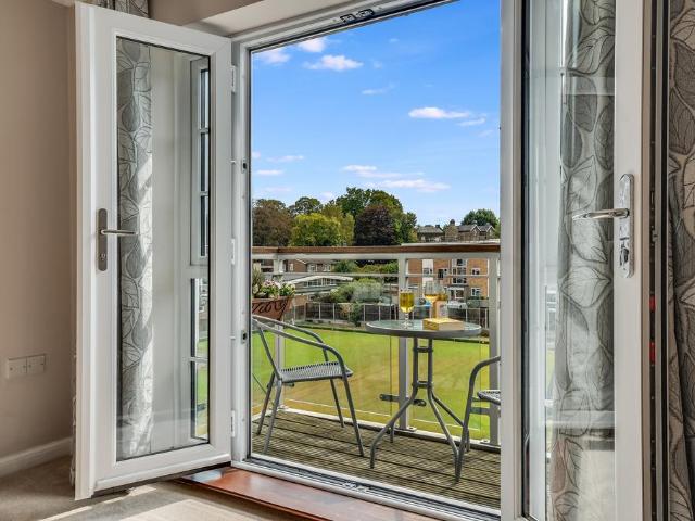 2 bedroom flat for sale