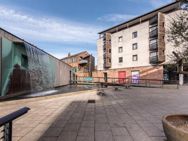 2 bedroom flat for sale