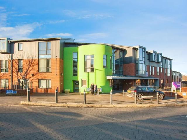 2 bedroom flat for sale