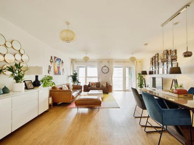 2 bedroom flat for sale