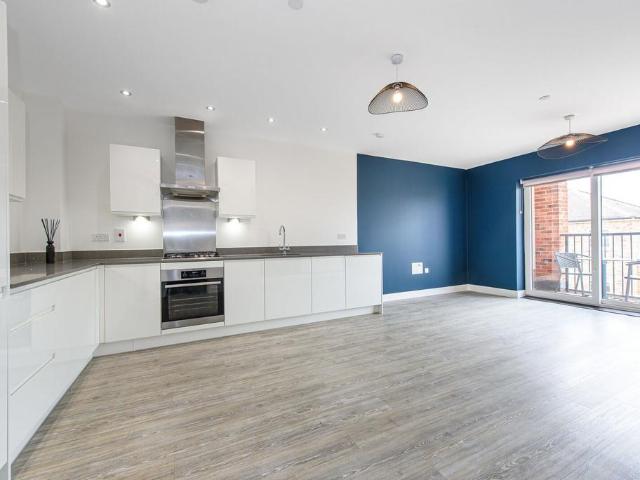 2 bedroom flat for sale