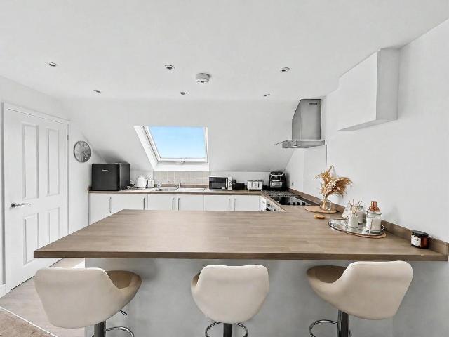 2 bedroom flat for sale