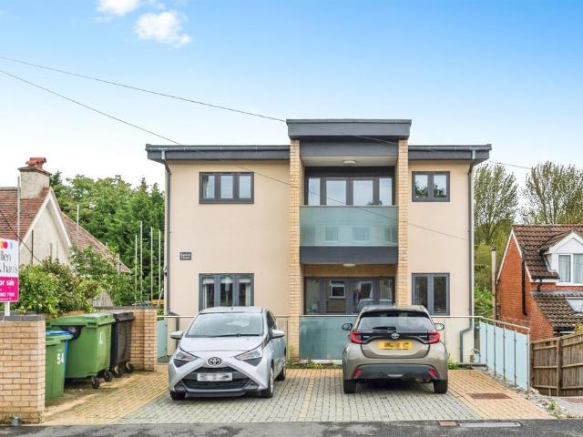 2 bedroom flat for sale