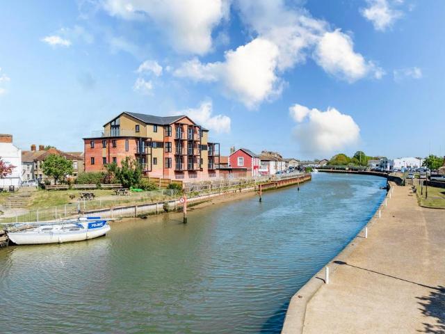 2 bedroom flat for sale