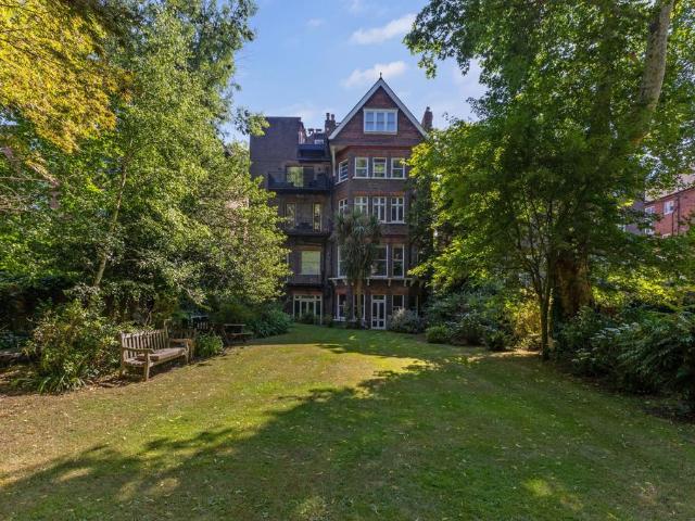 2 bedroom flat for sale