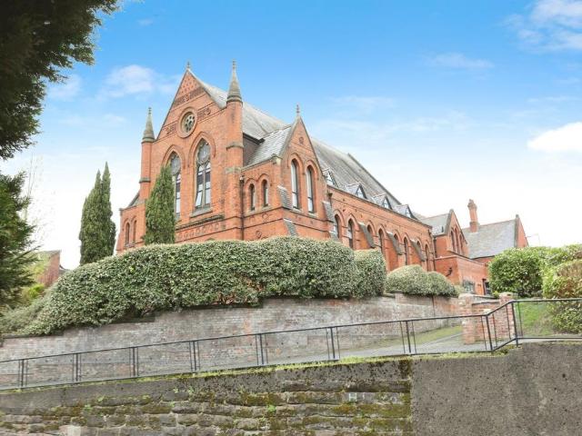 2 bedroom flat for sale