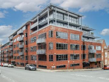 2 bedroom flat for sale