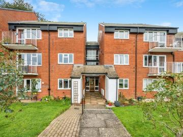 Flat for sale in Burhill - Balcony, Equipped kitchen