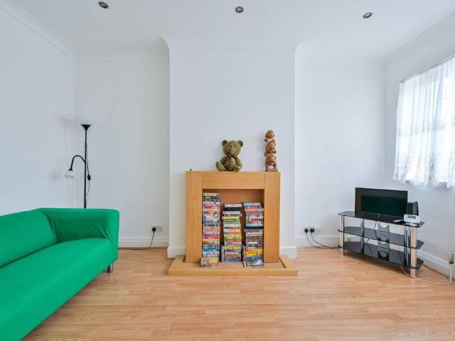 2 bedroom flat for sale